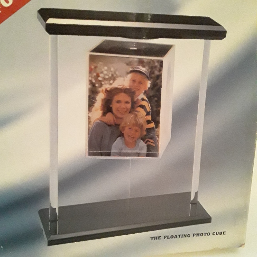 Foto Float Picture Frame - Picture 2 of 6